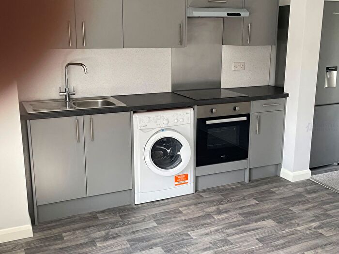 2 Bedroom Flat To Rent In North Street, Carshalton, SM5