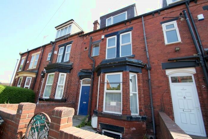 6 Bedroom Terraced House To Rent In Cliff Mount, Woodhouse, Leeds, LS6
