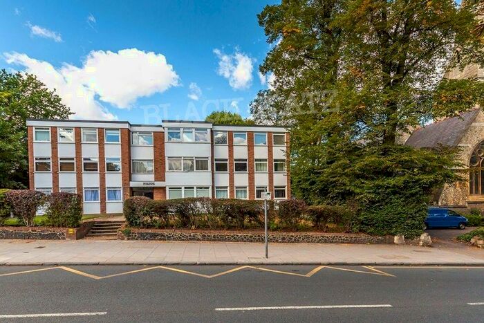 2 Bedroom Flat To Rent In Hillside, Crouch End Hill, N8