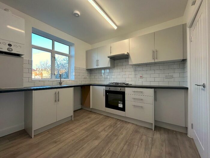 2 Bedroom Flat To Rent In Craven Gardens, Ilford, London, IG6