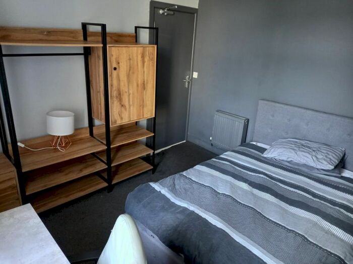 5 Bedroom Property To Rent In Windsor St, Uplands, SA2