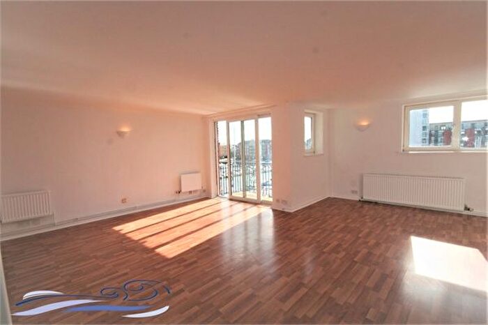 3 Bedroom Flat To Rent In Dewsbury Court, Maritime Quarter, Swansea, SA1