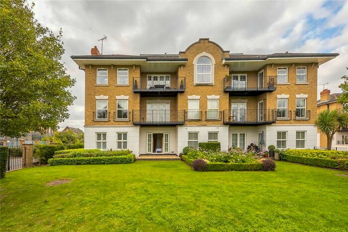 3 Bedroom Flat For Sale In Clearwater Place, Surbiton, KT6