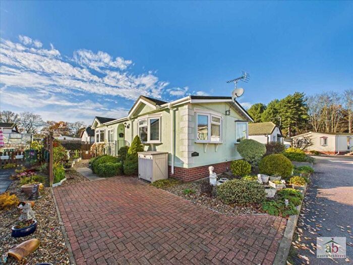 2 Bedroom Park Home For Sale In Copse Close, Martlesham Heath, IP5