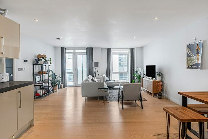 3 Bedroom Flat To Rent In Friend Street, London, EC1V