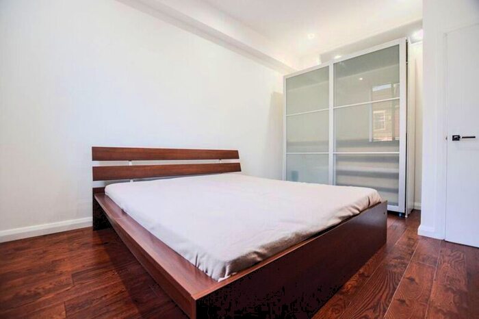 2 Bedroom Flat To Rent In Jedburgh Road, Plaistow, London, E13