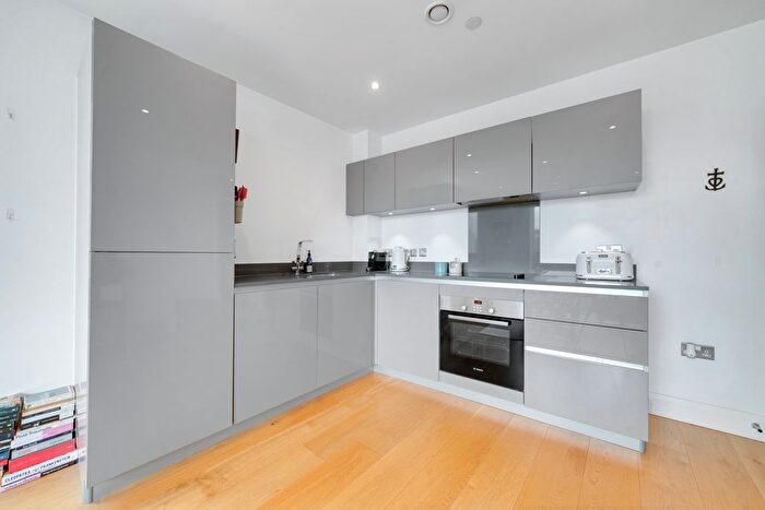 1 Bedroom Flat For Sale In Hoey Court, Barry Blandford Way, Bow, London, E3