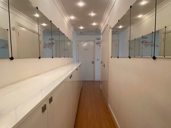 2 Bedroom Flat To Rent In Baltic Wharf, Clifton Marine Parade, Gravesend, Kent, DA11