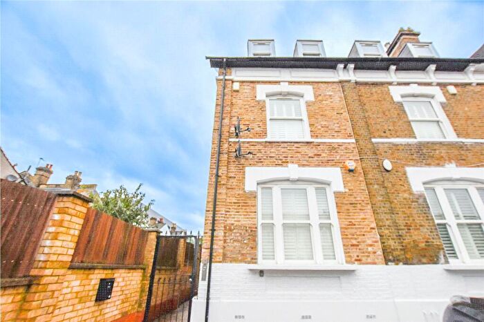 2 Bedroom Apartment To Rent In Clifton Road, London, SE25