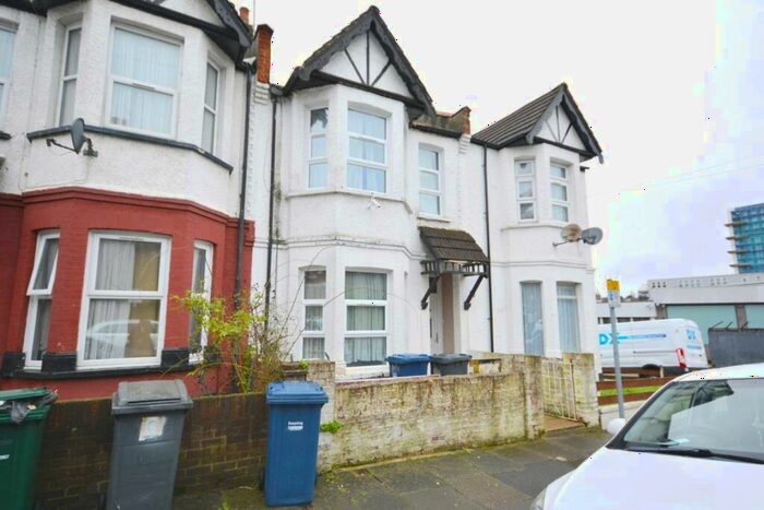 1 Bedroom Flat To Rent In Russell Road, London, NW9