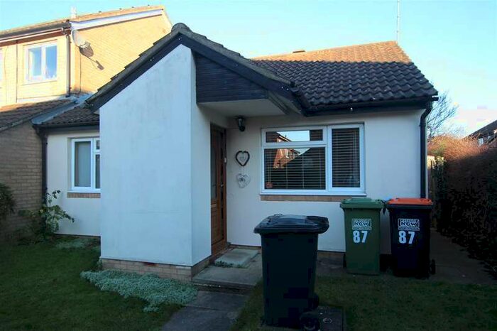 2 Bedroom Bungalow To Rent In Fensome Drive, Houghton Regis, LU5