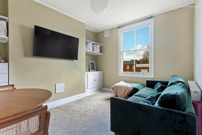 1 Bedroom Apartment For Sale In Southgate Road, De Beauvoir, London, N1