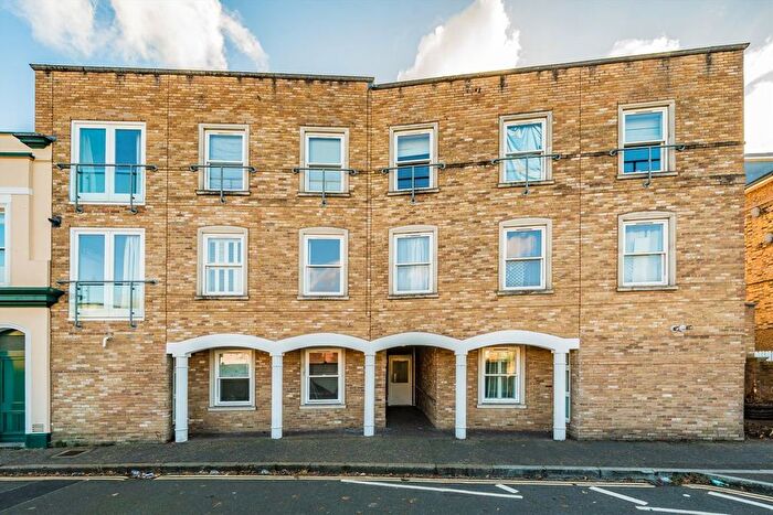 1 Bedroom Flat For Sale In Station Road, Twickenham, TW1