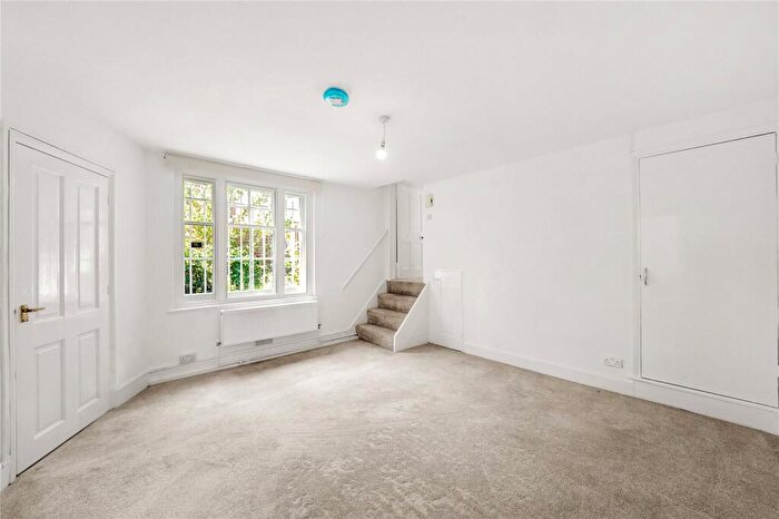 2 Bedroom Flat To Rent In Station Road, Kensal Green, NW10