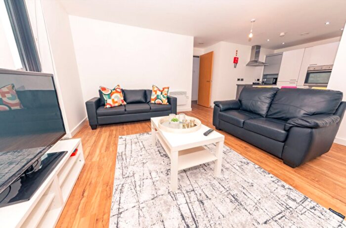 3 Bedroom Flat To Rent In The Courtyard, Stanhope St, Liverpool, L8