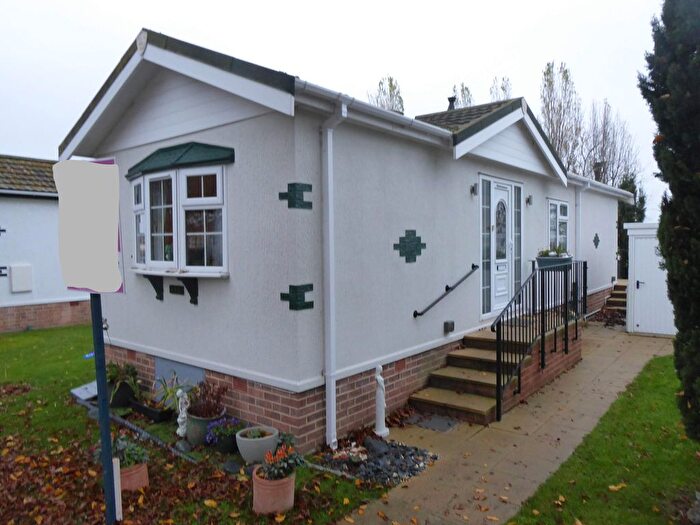 1 Bedroom Park Home For Sale In Halcyon Park, Pooles Lane, Hullbridge, Hockley, SS5
