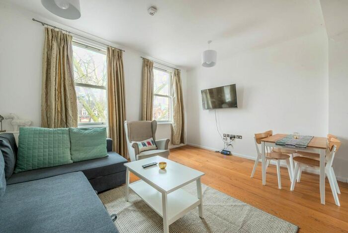 2 Bedroom Flat To Rent In Chiswick High Road, Chiswick, London, W4
