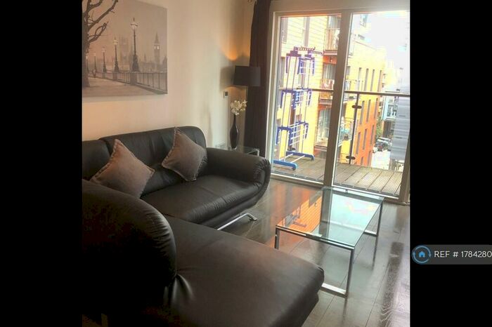 2 Bedroom Flat To Rent In Railway Terrace, Slough, SL2