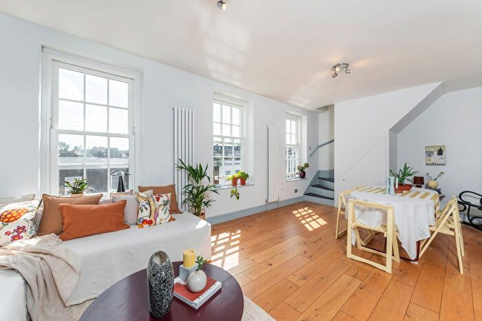 4 Bedroom Flat To Rent In Camden Road, Camden Town, NW1