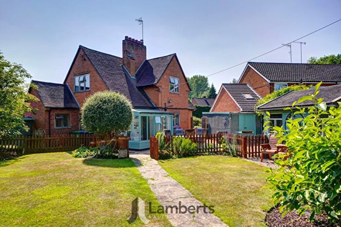 3 Bedroom Detached House For Sale In Birmingham Road, Mappleborough Green, B80