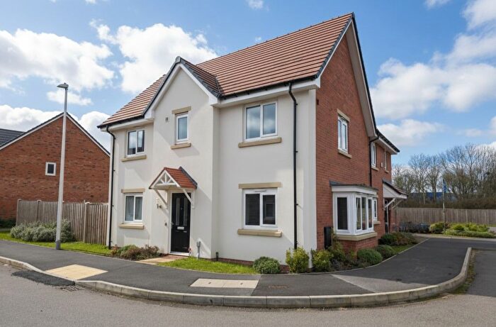 3 Bedroom Semi Detached House For Sale In Armstrong Road, Nuneaton, Warwickshire, CV11