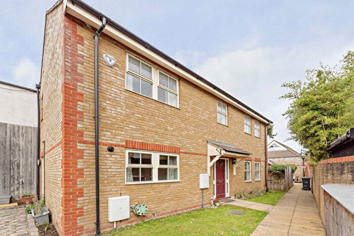 3 Bedroom Semi-Detached House To Rent In Hydethorpe Road, London, SW12