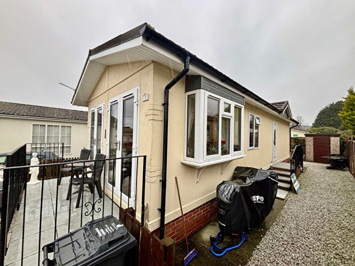 2 Bedroom Bungalow For Sale In Eastern Green Park Three, TR18