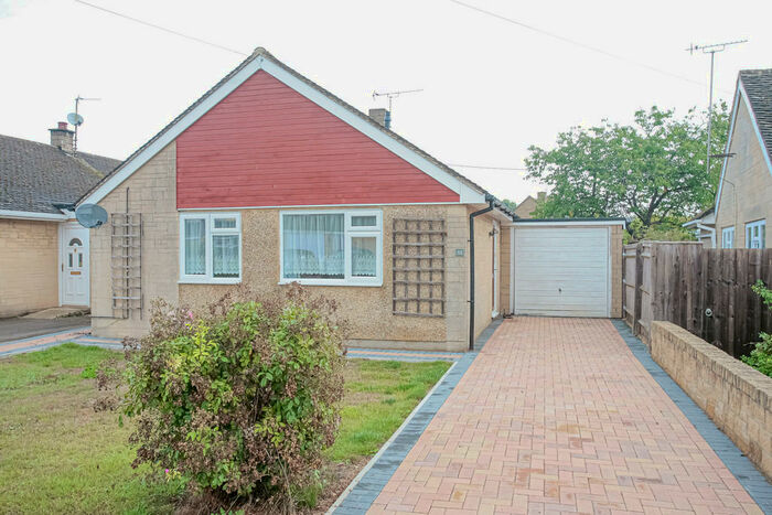 2 Bedroom Detached Bungalow To Rent In St Johns Road, Tackley, OX5