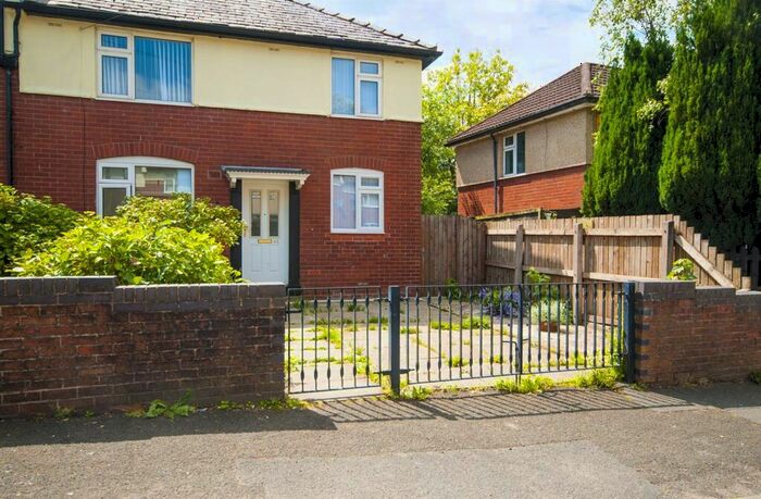 3 Bedroom House To Rent In Glaister Lane, Bolton, BL2