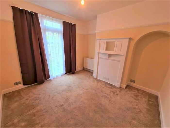 3 Bedroom Semi-Detached House To Rent In Berkeley Waye, Hounslow, Greater London, TW5