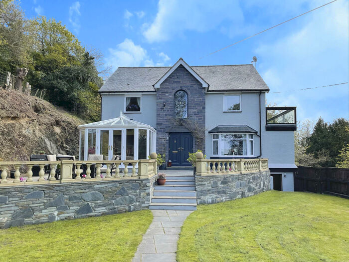 4 Bedroom Detached House For Sale In Iolyn Park, Conwy, LL32