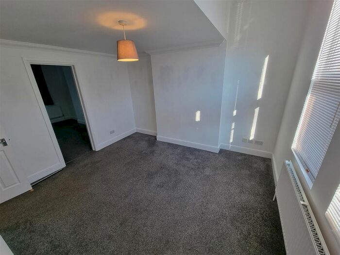 2 Bedroom Flat To Rent In Kingsmead Road, SW2