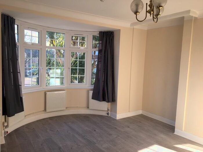 Studio To Rent In Bath Road, Hounslow TW3