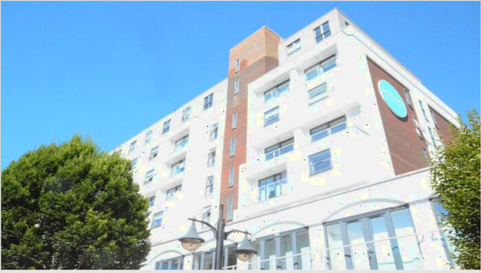 2 Bedroom Apartment To Rent In Highstreet, RG12