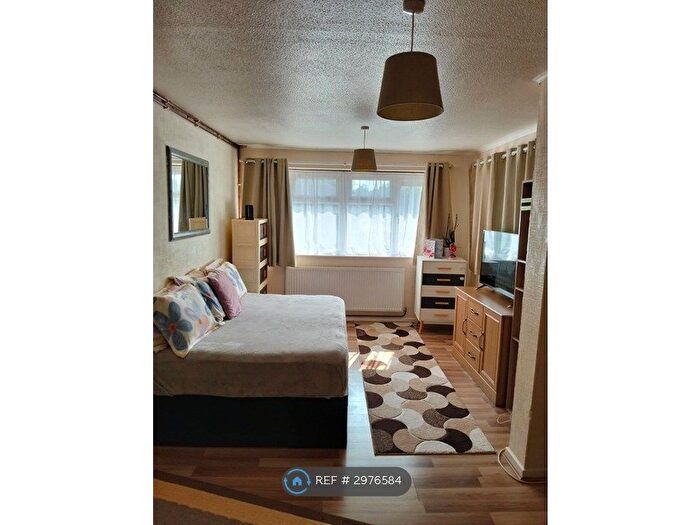 1 Bedroom Flat To Rent In Conniburrow Boulevard, Milton Keynes, Buckinghamshire, MK14