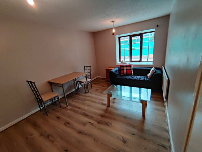2 Bedroom Flat To Rent In Trawler Road, Swansea, SA1