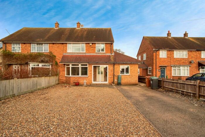 4 Bedroom Semi-Detached House For Sale In Toms Lane, Bedmond, Abbots Langley, WD5