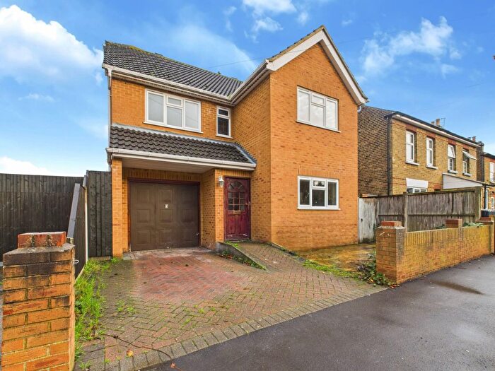 4 Bedroom Detached House For Sale In Oakfield Road, Ashford, Surrey, TW15