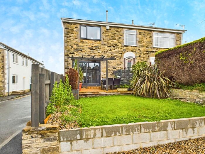3 Bedroom Semi-Detached House For Sale In Main Street, Wilsden, Bradford, BD15