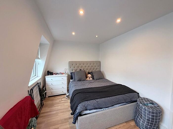 2 Bedroom Flat To Rent In Kilmaine Road, London, SW6