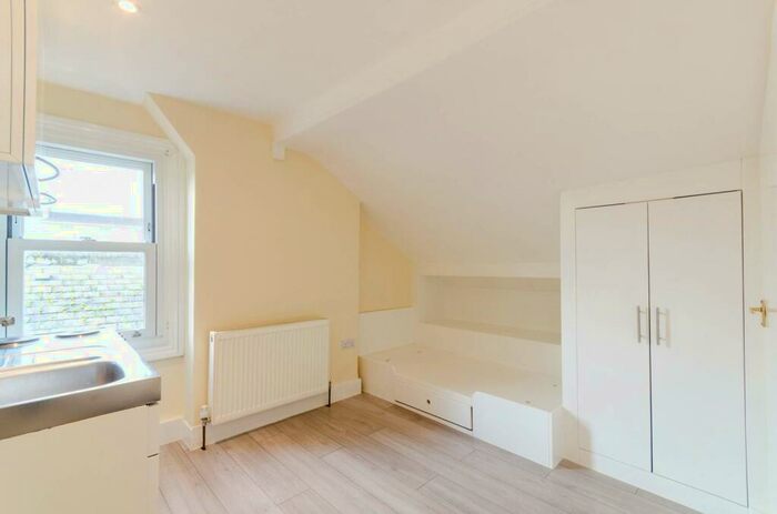 Studio To Rent In Hardman Road, Kingston, Kingston Upon Thames, KT2