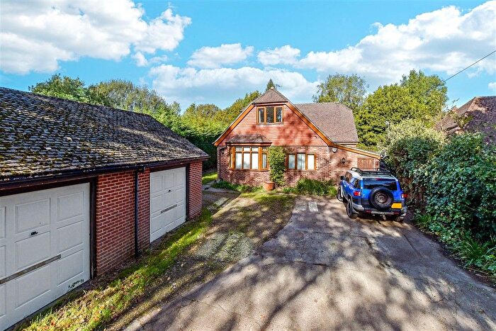 3 Bedroom Detached House For Sale In Cuckoo Lane, Tonbridge, Kent, TN11