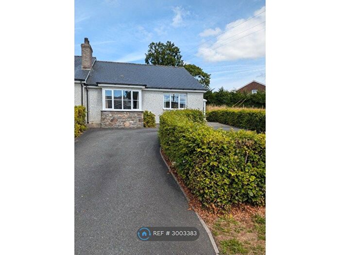 2 Bedroom Bungalow To Rent In Maes Treflyn, Bala, LL23