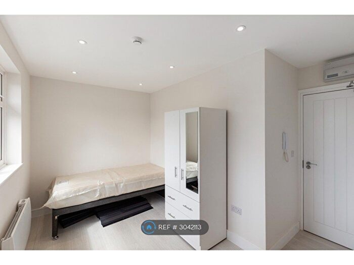 Studio To Rent In Ellingham Road, Chessington, KT9