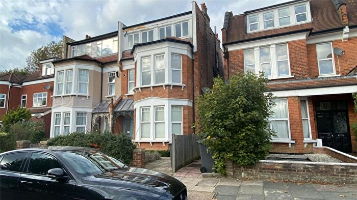 2 Bedroom Apartment To Rent In Woodside Grove, Finchley, London, N12