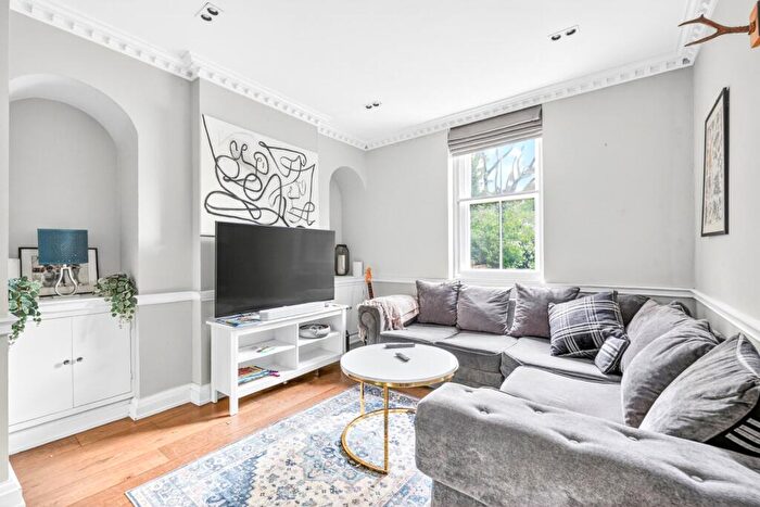 3 Bedroom Terraced House To Rent In Kennington Road, Kennington, SE11