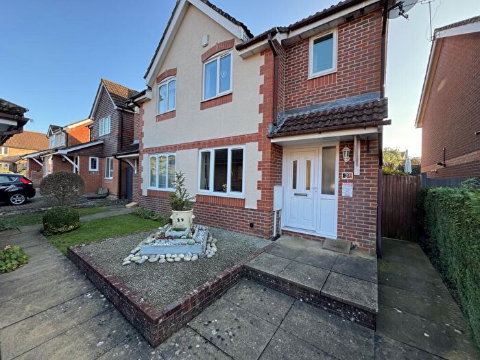 2 Bedroom House To Rent In Matthews Drive, Maidenbower, Crawley, RH10