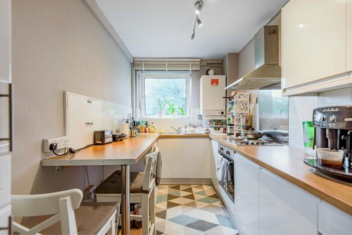 2 Bedroom Flat To Rent In Allison Close, London, SE10