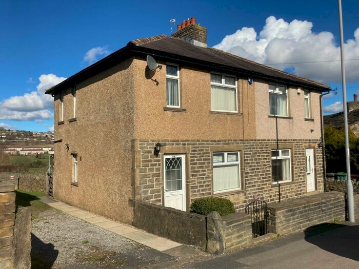 3 Bedroom Semi-Detached House To Rent In Fell Lane, Keighley, BD22