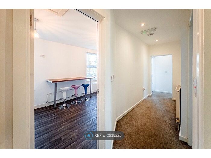 2 Bedroom Flat To Rent In Half Edge Lane, Eccles, Manchester, M30